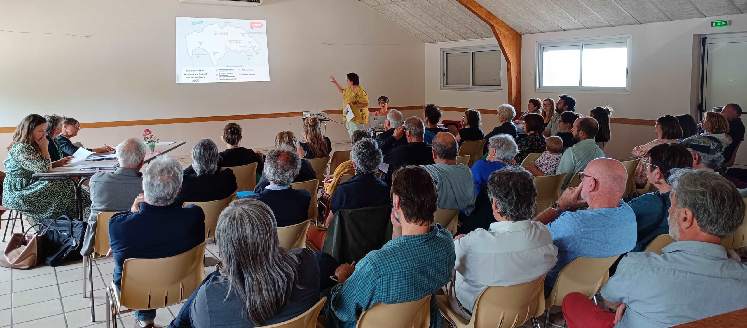 photo du public pendant une assemblée