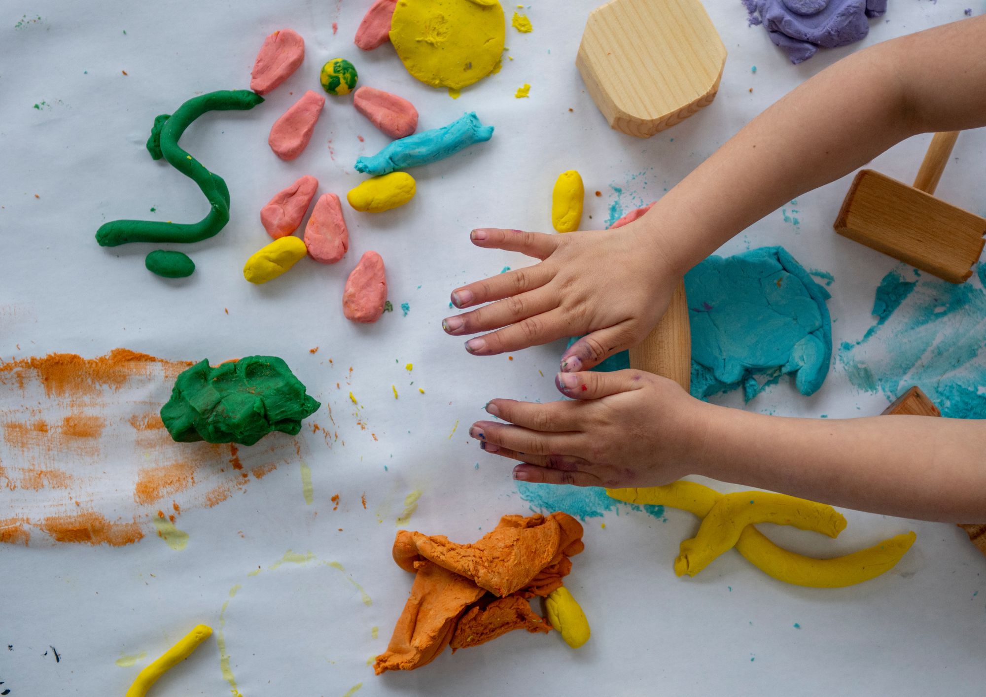 photo atelier terre avec enfants le rionet