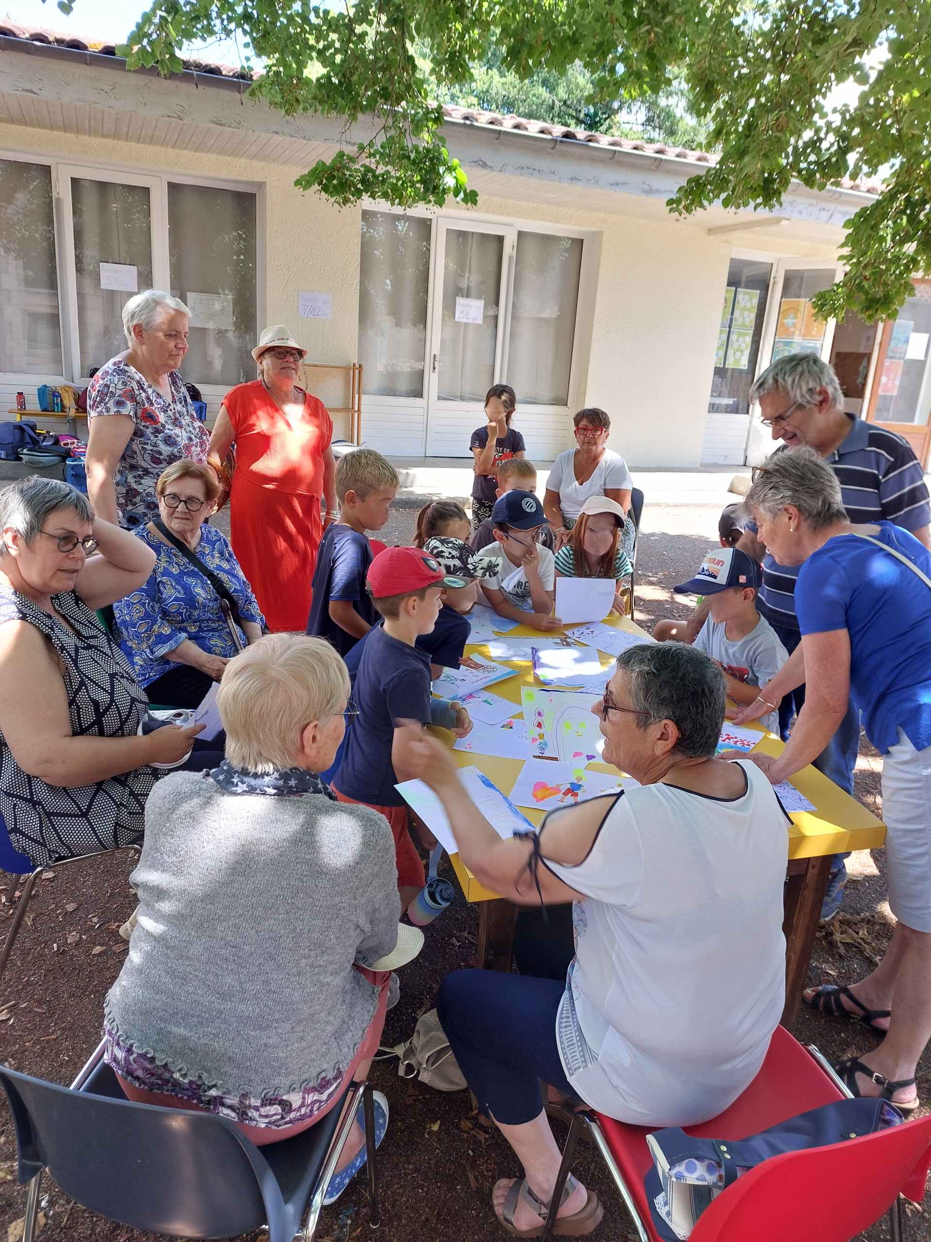 photo seniors et enfants le rionet